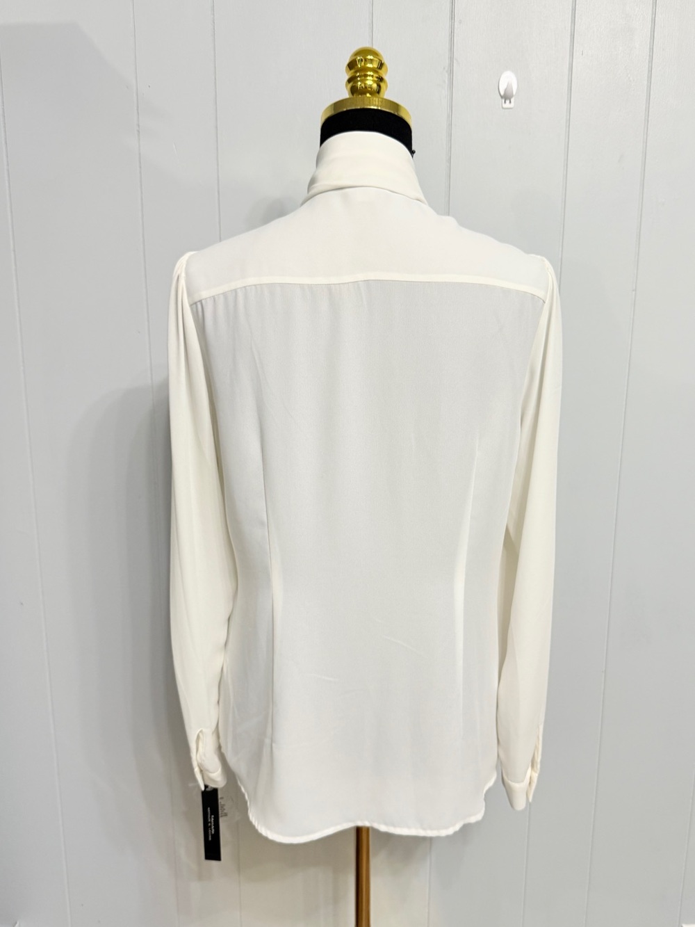 #19) NWT Tahari Cream Long-Sleeve Button Cuff Blouse - Picture 7 of 9